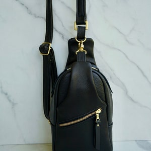bandolera de cuero negro, bolso bandolera de cuero negro, bolso de cuero hecho a mano, bolso de cuero hecho a mano para mujer, cuero genuino, bolso elegante, raro