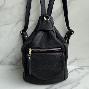 black handcrafted leather backpack, premium full grain leather, artisan travel bag, unisex daypack, unisex travel backpack