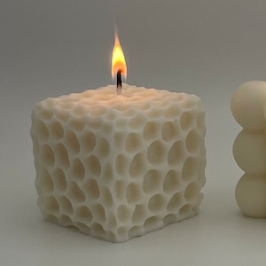 Honeycomb candle made of soy wax - Geometric natural candle I Handmade honeycomb decoration I Gift idea in honeycomb style
