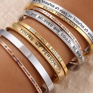 CUSTOM GRAVED Open Cuff Bangle BRACELET, personalisierter Englischer Name Gold, Silber oder Rosegold Zartes Handgelenk Armband Schmuck