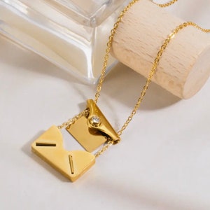 Nuevo collar de acero inoxidable con sobre y carta, medallón con colgante de nota de amor secreta, nota personalizada para mujeres y niñas, regalo