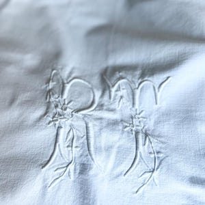 Vintage French monogram linen sheet ‘RT’