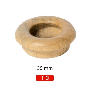 Puede incluir: Un pomo redondo de madera natural con un diámetro de 35 mm. El pomo está etiquetado con "T 3".