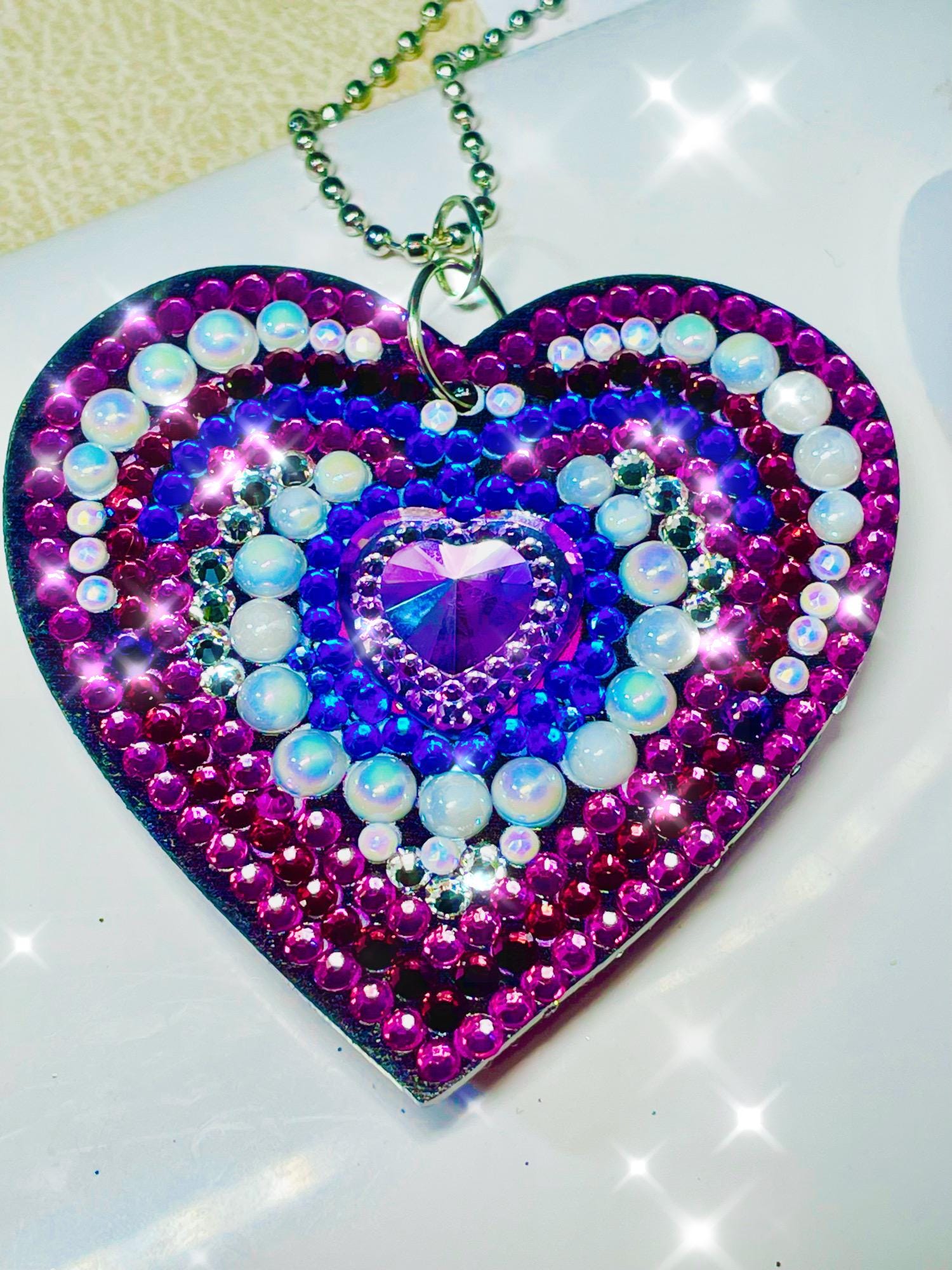 PT656E - Porte-Clés / Bijou de Sac - Coeur Strass Doré et Pompon Fourrure Synthétique Ecru - Oh
