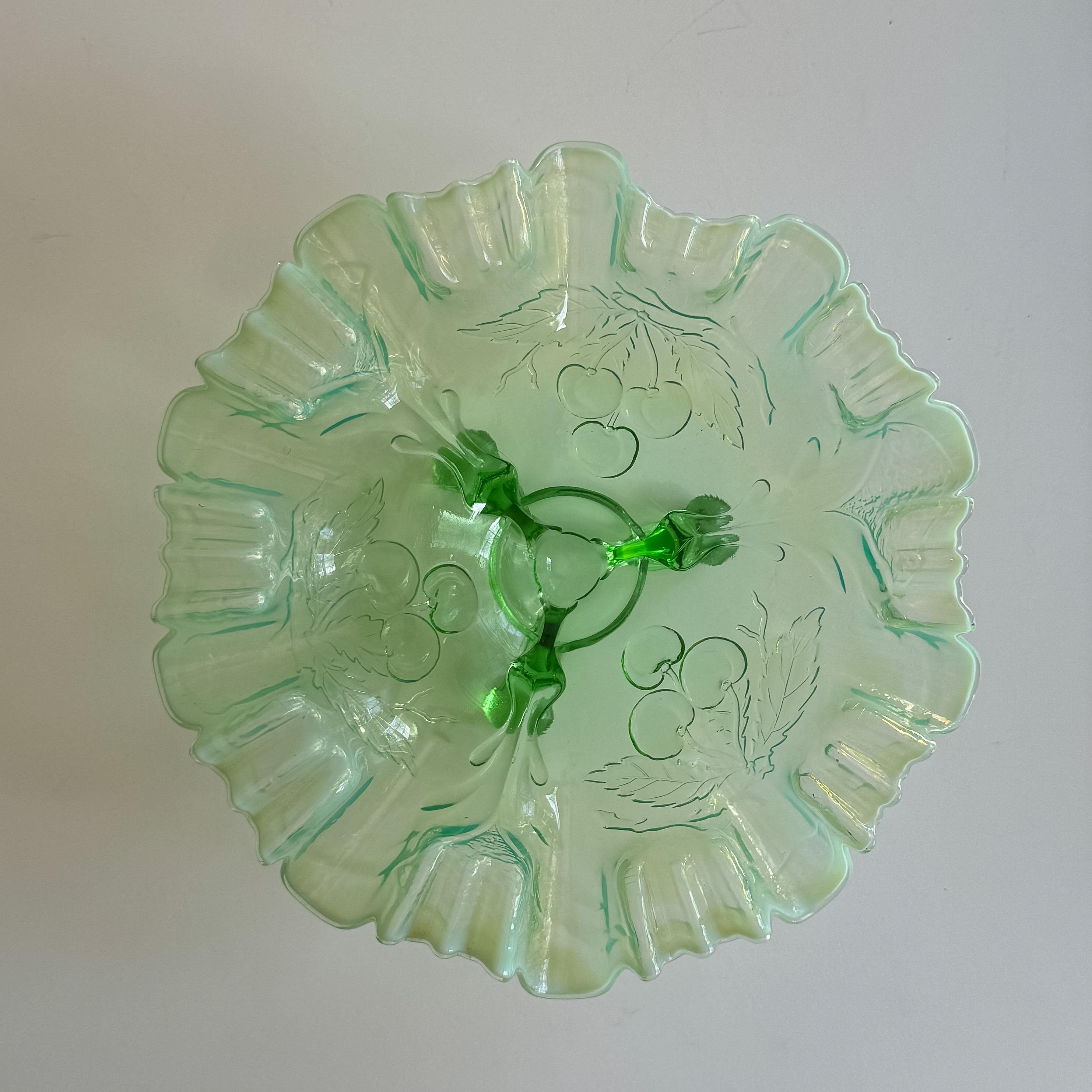 ジェファーソンガラス オパールセントグリーンボウル：アンティーク