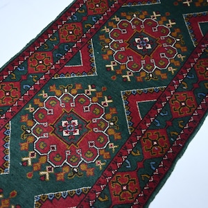 Alfombra mini afgana hecha a mano Khal Muhammadi: Lana verde de Bujará, estilo turcomano oriental (2,2 x 6,5 pies)