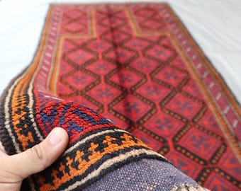 Tapis de prière vintage rouge géométrique, 2,7 x 4,8 pieds, tapis afghan vintage, tapis afghan en laine fait main, tapis baloutche, tapis oriental turkmène 3 x 5 pieds