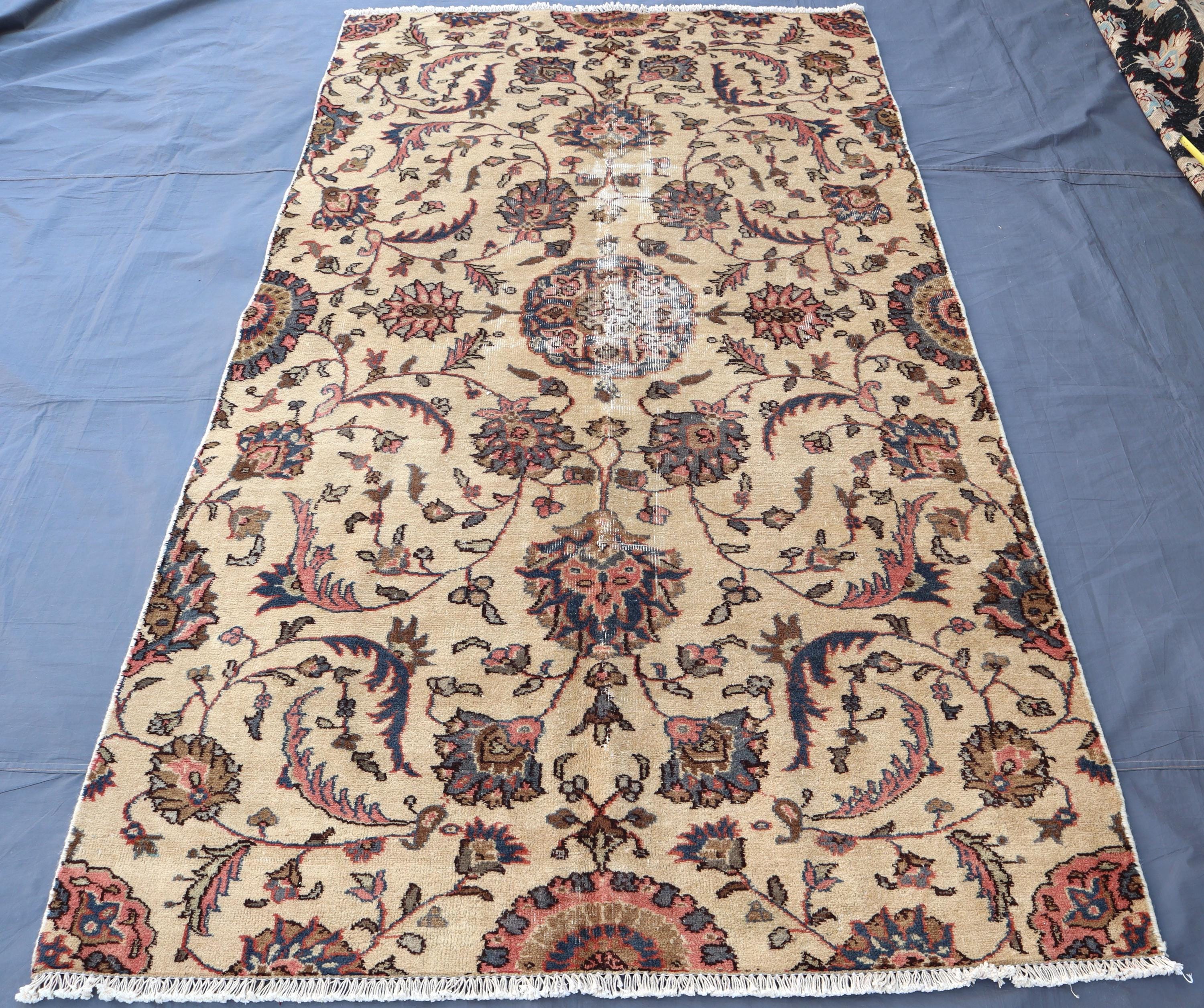 5 x 8 フィートのアンティークピース コーカサス地方の花柄デザイン