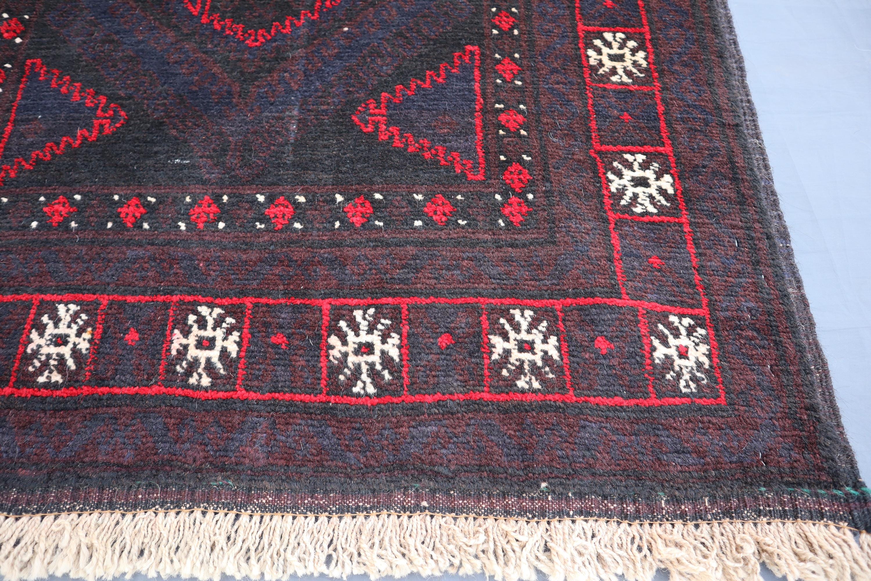 2.11x9.5フィートのアンティークトルクメン部族幾何学模様バルーチラグ