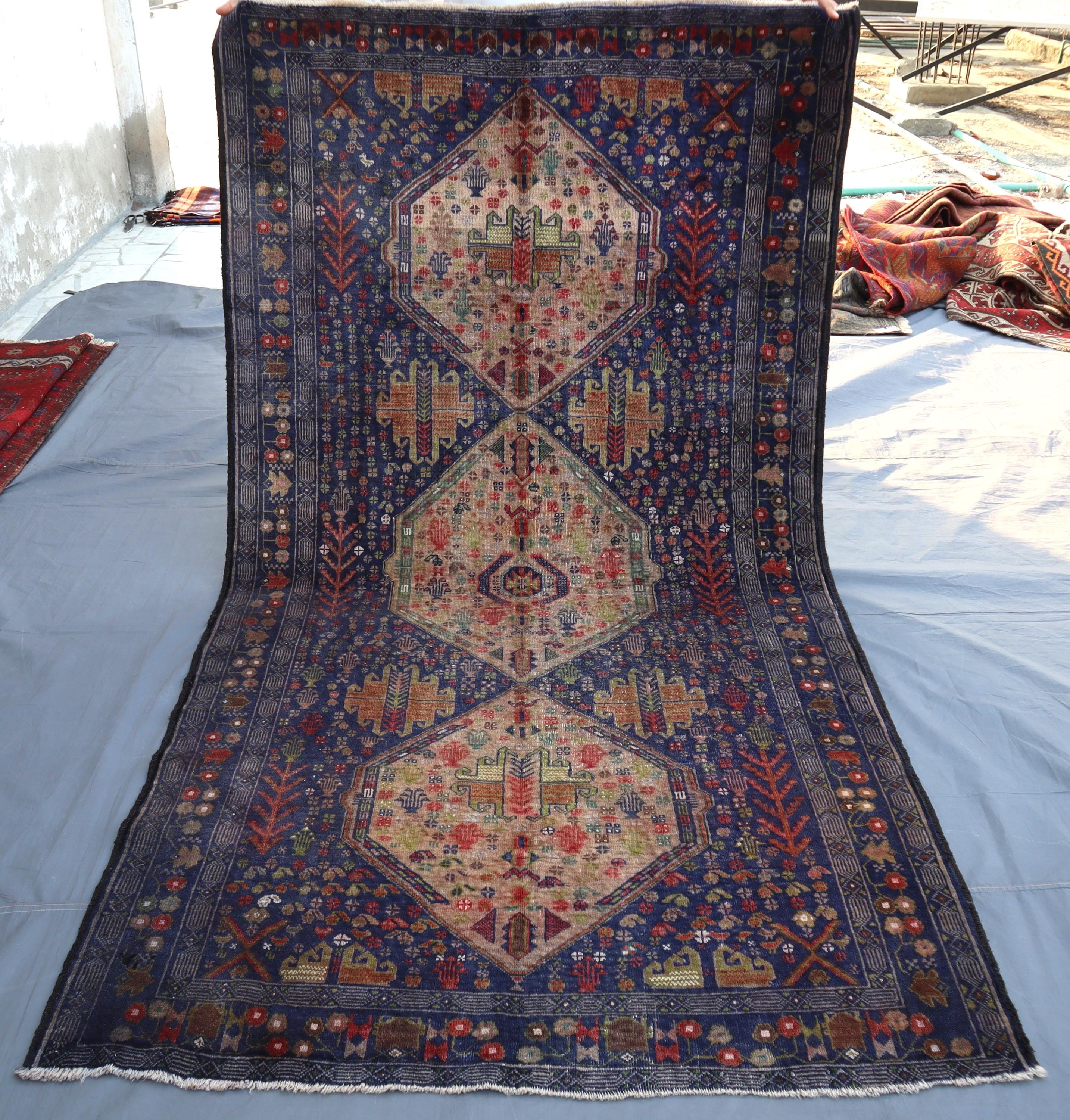 4 x 7フィートの部族ヴィンテージバルーチラグ、アフガニスタンの