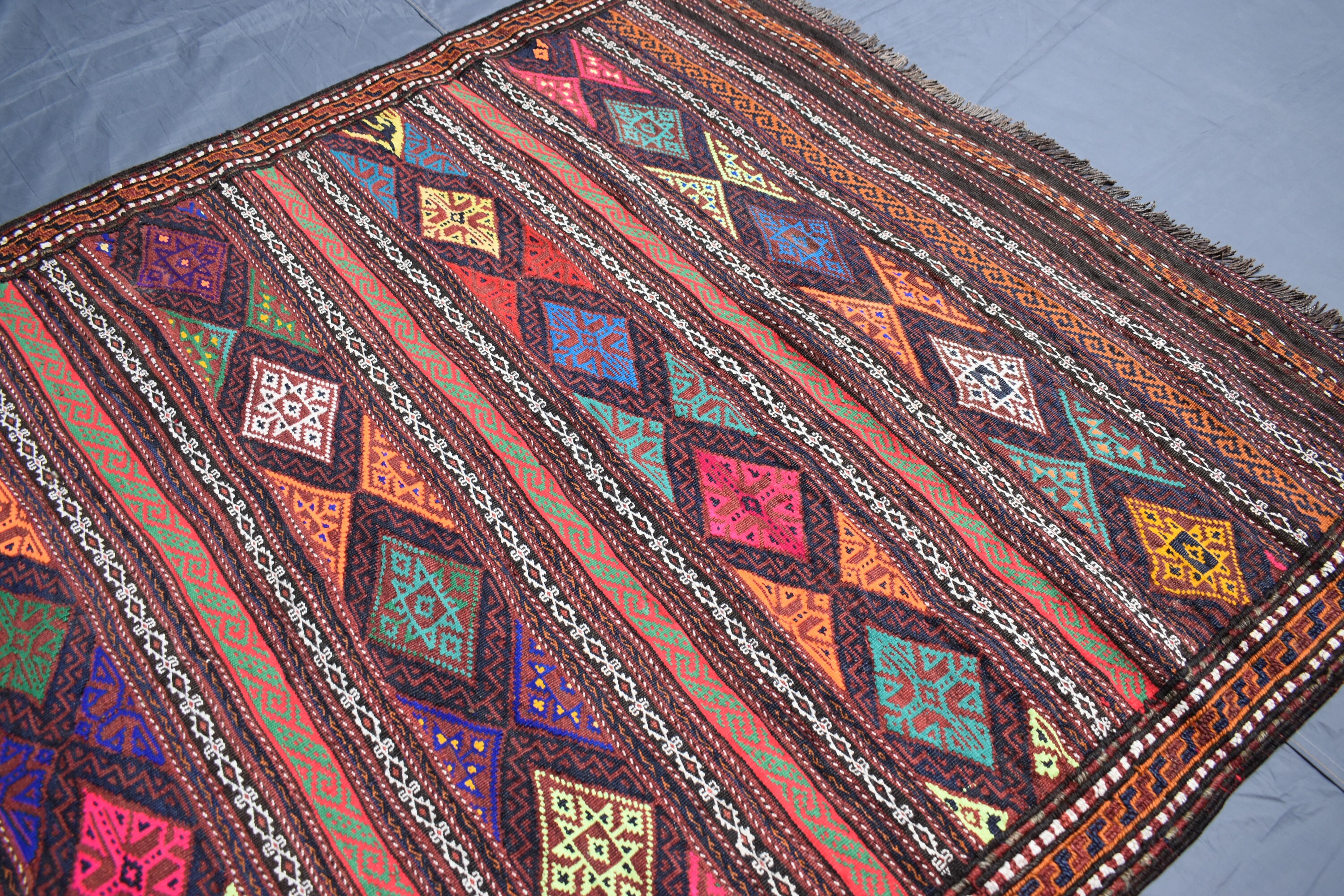 4.3x6.8 フィートのアフガニスタン キリム エリア ラグ - ピンク