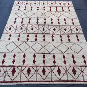 Natürlicher Beige Ivory Hochwertiger handgewebter Teppich im Boho-Stil, marokkanische nordische skandinavische Dekoration inspiriert - marokkanische Wollteppiche