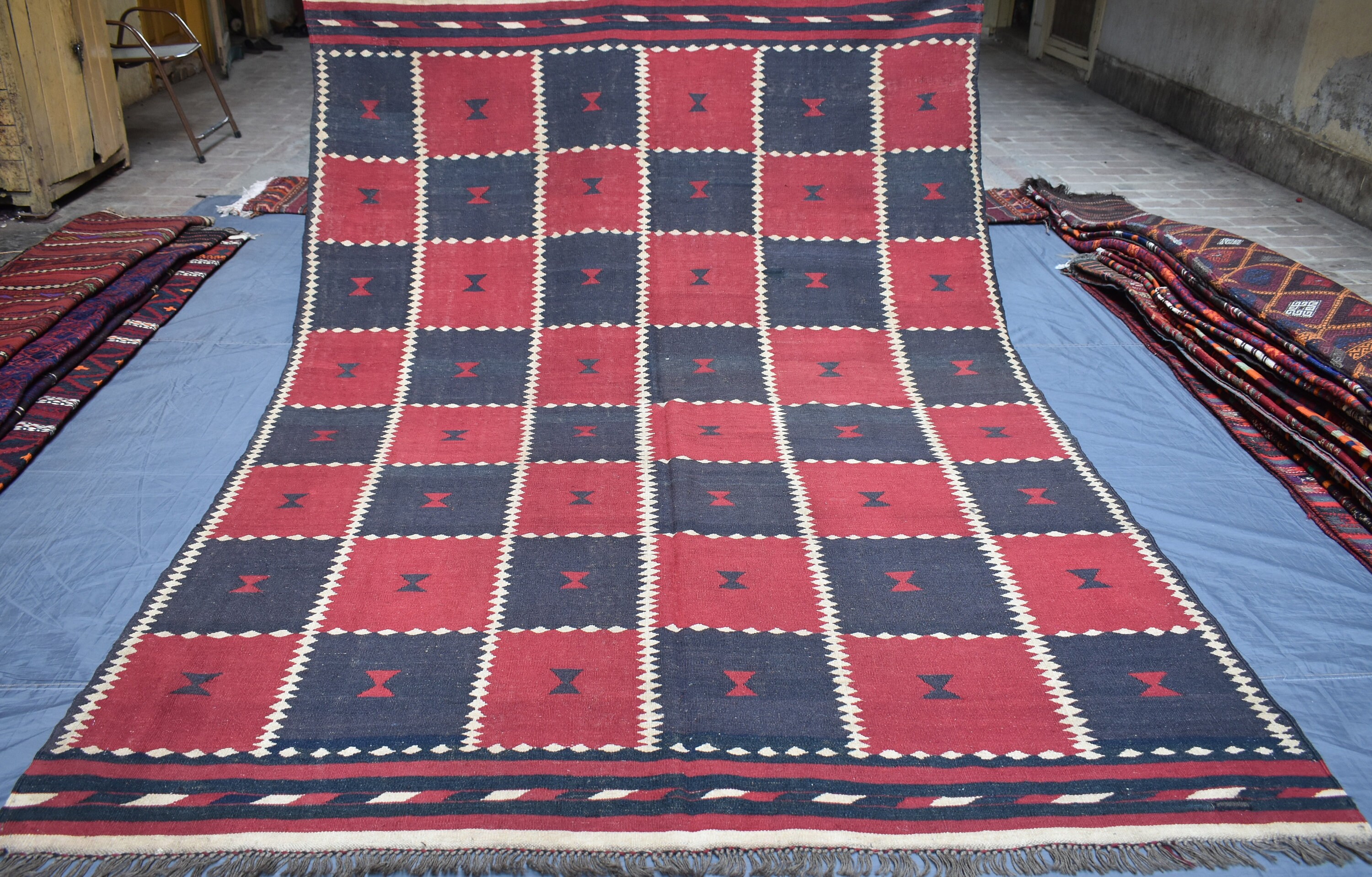 アンティークキリム　ラグ 個性的なアンティークキリム柄でお部屋が華やかになるラグ(L)/RD