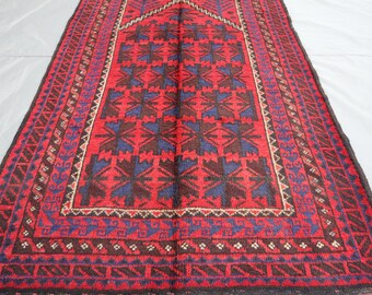 Tapis de prière vintage rouge, 2,9 x 4,5 pieds, tapis afghan vintage, tapis afghan en laine fait main, tapis baloutche, tapis oriental turkmène antique, tapis de prière 3 x 5