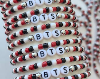 Conjunto de pulseras de la amistad inspiradas en el Kpop - Regalo para fans de Purple Galaxy - Pulseras coloridas con letras y cuentas - Accesorios para atuendos de concierto - Juego de 10