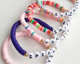Accesorios personalizados con nombre Heishi para niños, letras personalizadas coloridas, diseños elásticos hechos a mano, disponible a granel
