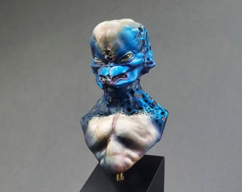 Alieno dipinto. Figura da collezione fatta a mano. Oggetto da collezione. Arredamento per la casa gotico, regalo originale. Fantascienza, fantascienza