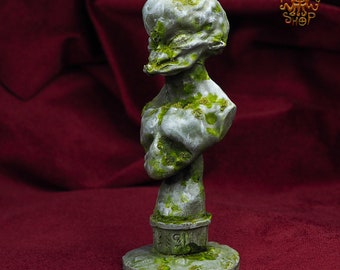 Primal Vampire Bust, green stone. Ancient Stone. handmade collectible figures. Elder Sign, Arkham horror. Collector&#39;s Idol