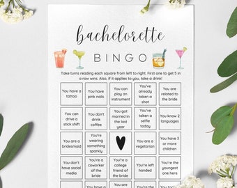 Könnte beinhalten: Eine druckbare Bachelorette-Bingo-Karte mit 25 Feldern. Jedes Feld enthält eine Aussage über die Braut oder die Gäste. Die Aussagen beinhalten Dinge wie "Du hast ein Tattoo", "Du bist Vegetarier", "Du bist die Schwester der Braut" und "Du sprichst 2 Sprachen".