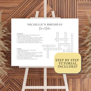 Può includere: Un cruciverba bianco intitolato "Michelle's Birthday Sip & Solve" con indizi e risposte, e uno striscione giallo che dice "Tutorial passo passo incluso!" Il puzzle è su un cavalletto di legno.