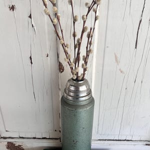 Puede incluir: Taza de cer&aacute;mica blanca con asa negra y el texto "But First, Coffee" en negrita negra. La taza mide aproximadamente 10 cm de alto y contiene unos 350 ml de l&iacute;quido. Ideal para el caf&eacute; de la ma&ntilde;ana.