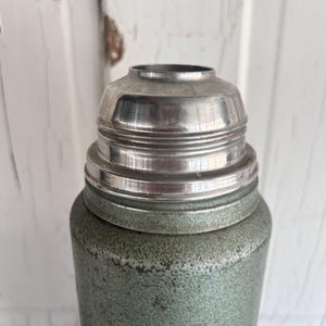Termo metálico vintage Stanley de Aladdin, verde martillado, modelo A-944C o A-944DH imagen 14