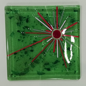 Green Modern Starburst Holiday Fused Glass Plate. 7&quot;