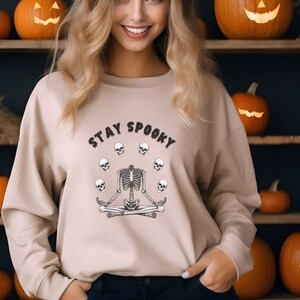 Blijf griezelige skelethoofden Halloween Sweatshirt Halloween Shirt Leuk Halloween Sweatshirt Groovy Halloween Grappig Halloween Retro Halloween