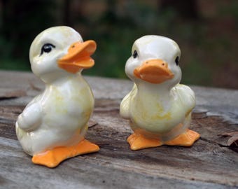 Adorable playful little ceramic duckling yellow and white set 1084 figurine.
