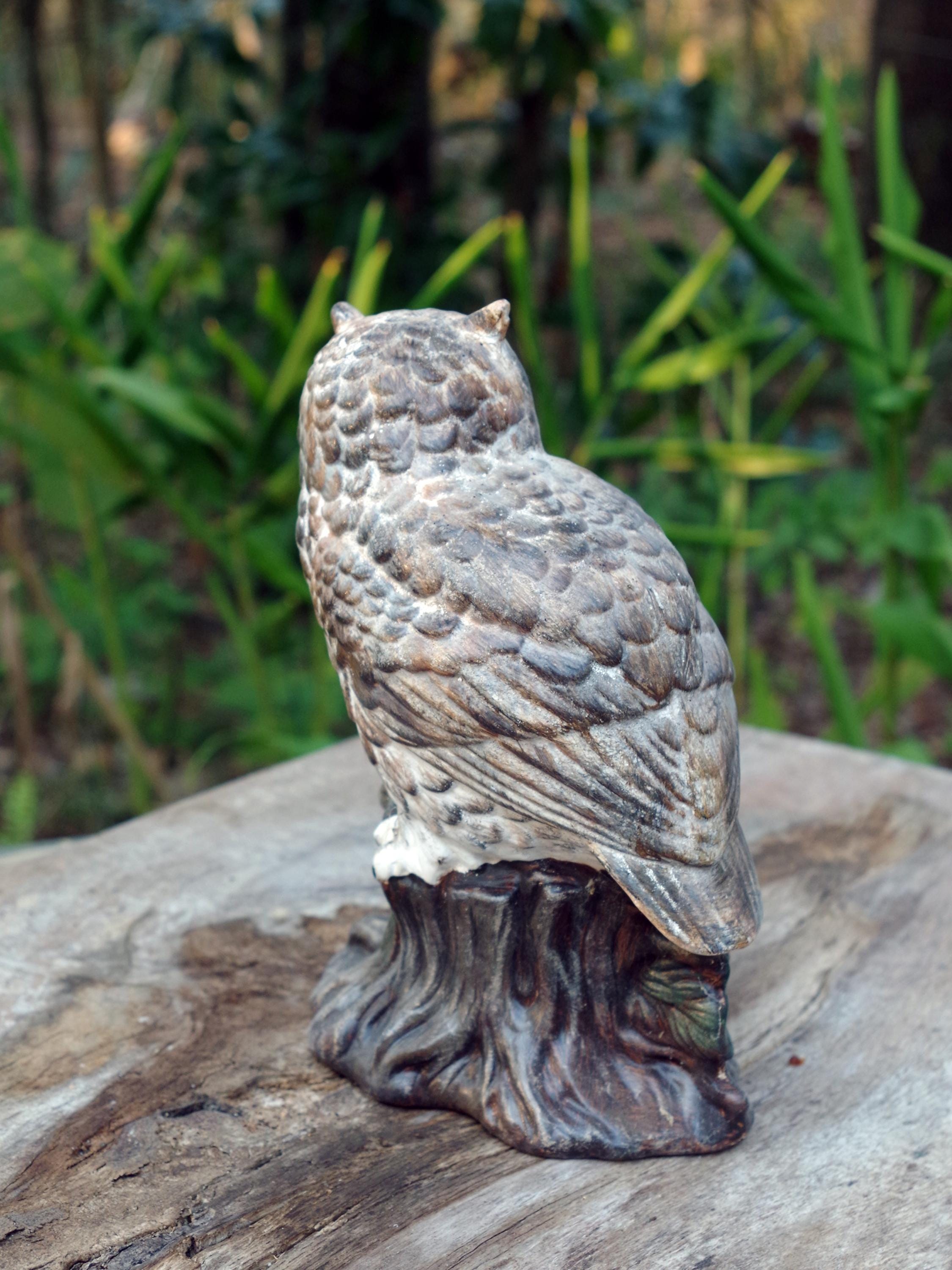 切り株に乗った陶器のミミズクの置物 - Etsy 日本