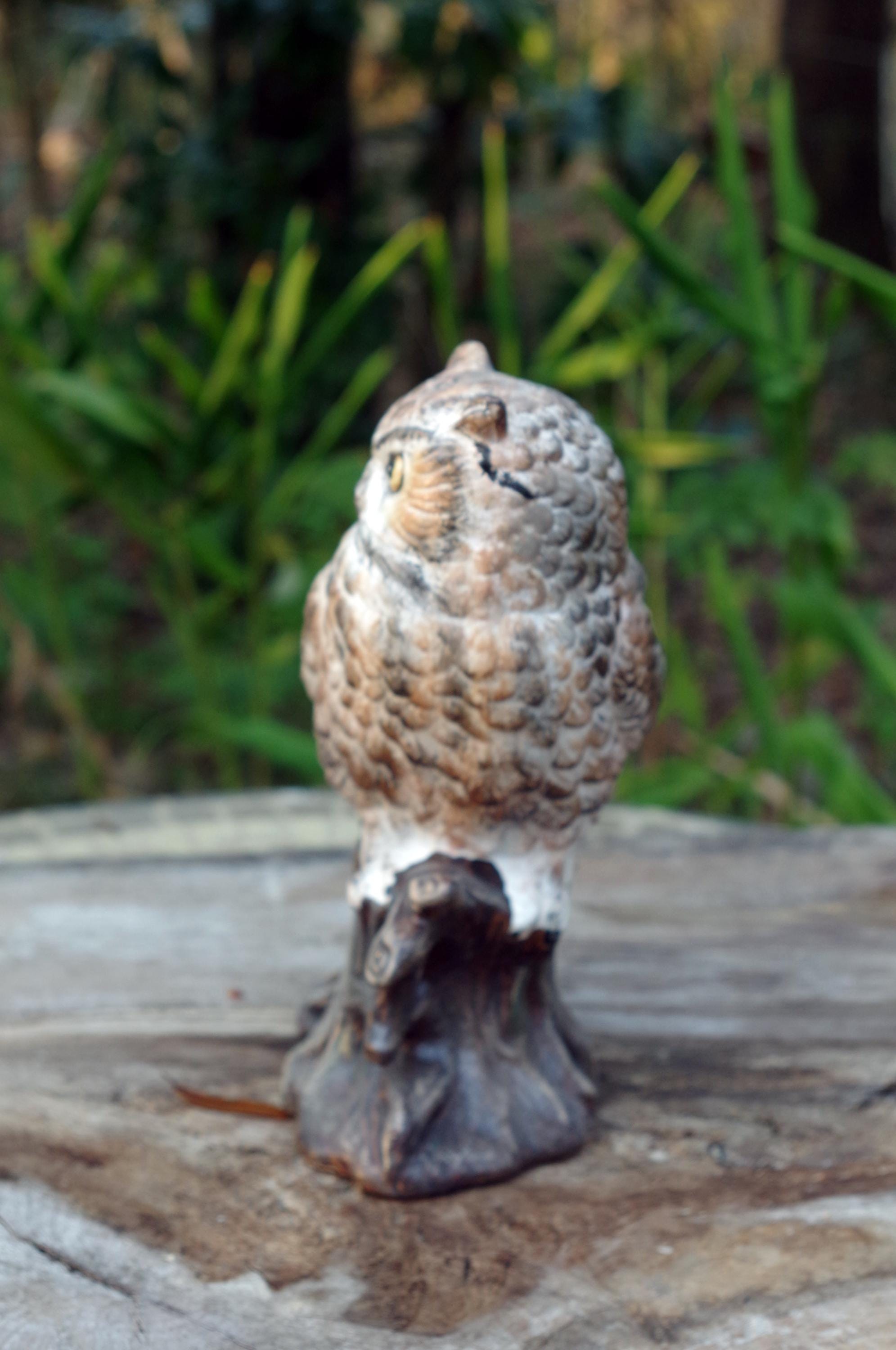 切り株に乗った陶器のミミズクの置物 - Etsy 日本