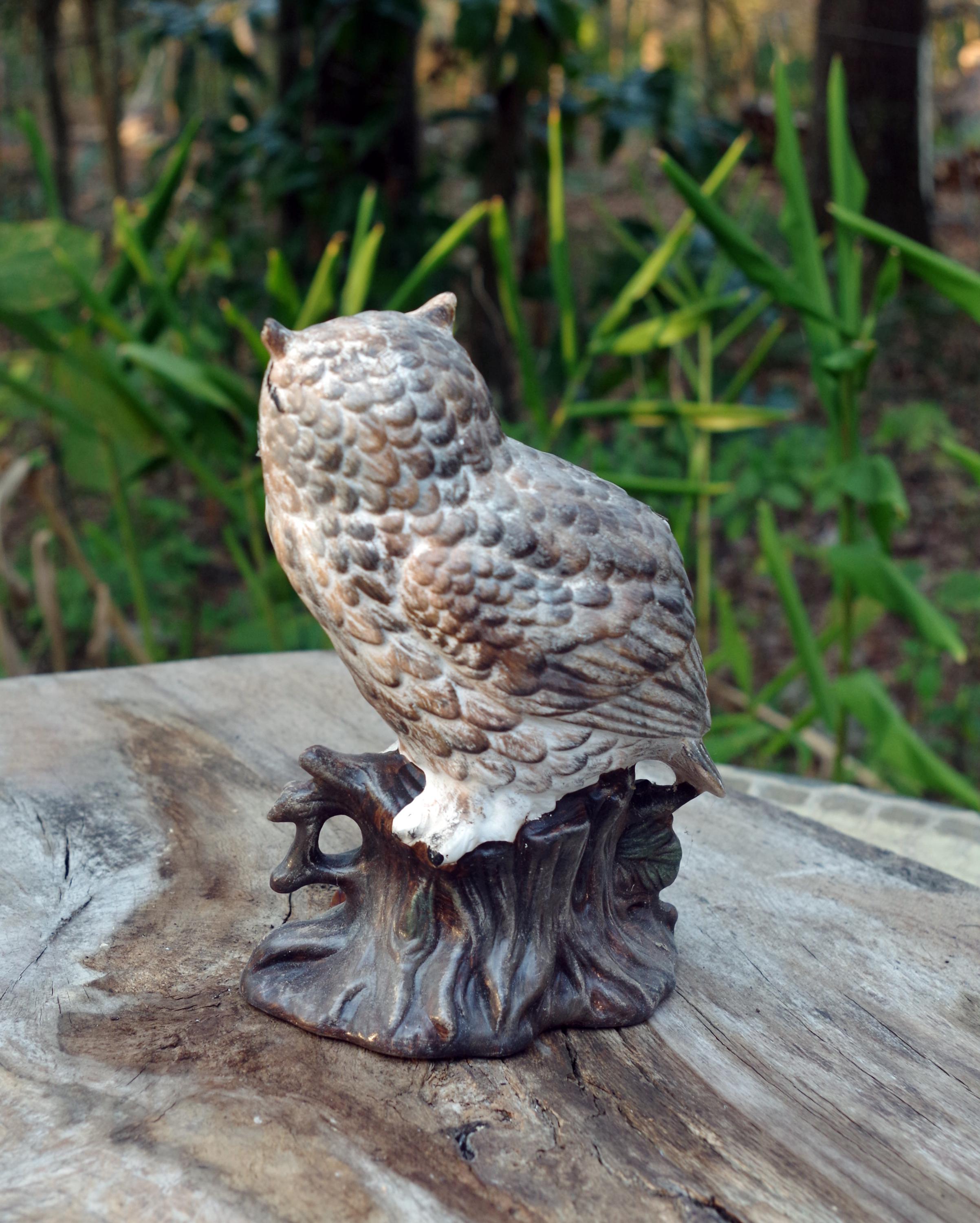 切り株に乗った陶器のミミズクの置物 - Etsy 日本