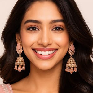 Jhumka Ohrringe in Smaragd, Rubin, Gold, Pink | Amerikanischer Statement Diamant Jhumki | Pakistanische / indische Hochzeit Geschenk für sie