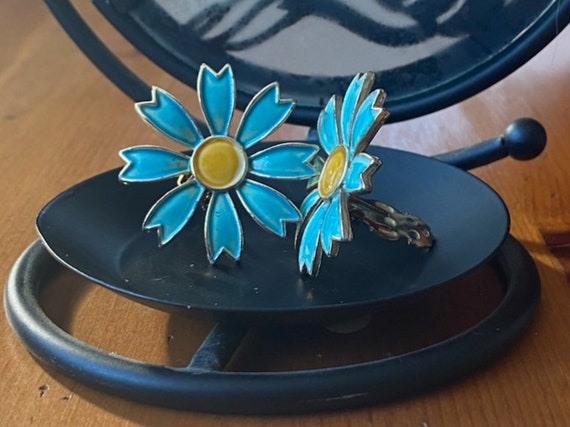 Vintage Enamel Flower Clip On Earrings - image 2