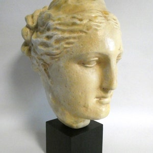 Busto - Diosa de la medicina llamada Higía - 1950