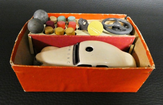 Voiture Vintage En Tôle Mécanique à Clé - GOSO SCHUCO - Collection