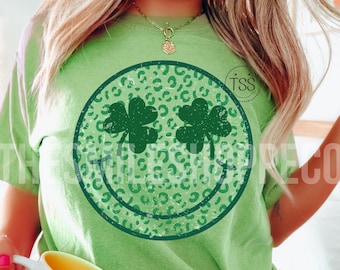 Fröhlichen St. patricks Tag png Shamrock png St. Pattys png Retro Shamrock Leopard print png Leopard glückliches Gesicht png Lächeln Digital PNG