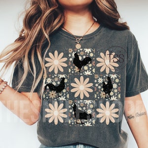 Diseño de sublimación de granja de pollos retro boho, sublimación floral de pollo a cuadros retro PNG, PNG de mamá pollo del día de la madre, archivo digital