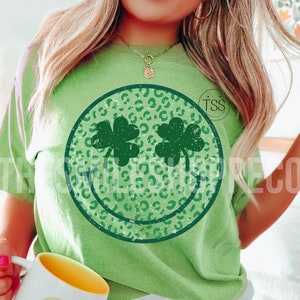 Joyeuse Saint-Patrick png Shamrock png St Patty's png Retro Shamrock léopard print png Leopard happy face png smile PNG numérique