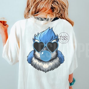 bluejay blowing bubble, bluejay shirt bluejay, trendy zonnebril, sublimatie girly bubble shirtontwerp png