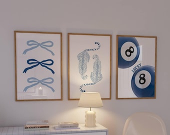 Marineblauwe muurkunst set Retro 8-ball poster blauwe cheetah print Trendy strik prints Preppy esthetische slaapzaalinrichting Afdrukbare kunst appartementdecor