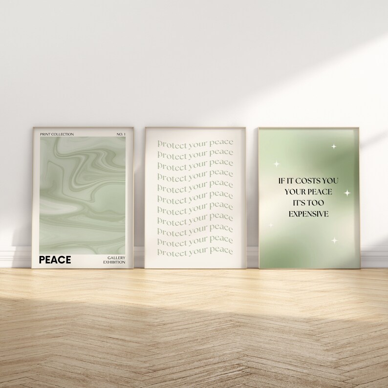Pode incluir: Tr&ecirc;s impress&otilde;es de arte emolduradas com cita&ccedil;&otilde;es inspiradoras e designs abstratos. Uma impress&atilde;o diz "PEACE" com um design de redemoinho verde e branco. Outra diz "Protect your peace" repetido. A terceira diz "If it costs you your peace it's too expensive."