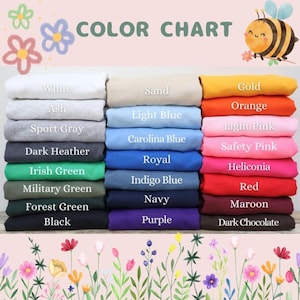 Pu&ograve; includere: Una tabella colori che mostra campioni di tessuto piegati in vari colori, tra cui bianco, grigio cenere, grigio sport e nero. Altri colori includono sabbia, azzurro, blu Carolina, reale e oro. Il testo "TABELLA COLORI" &egrave; in alto.