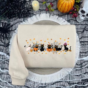 Lustiges Halloween Katzenkostüm Sweatshirt - Kürbis & Hexenhut Design