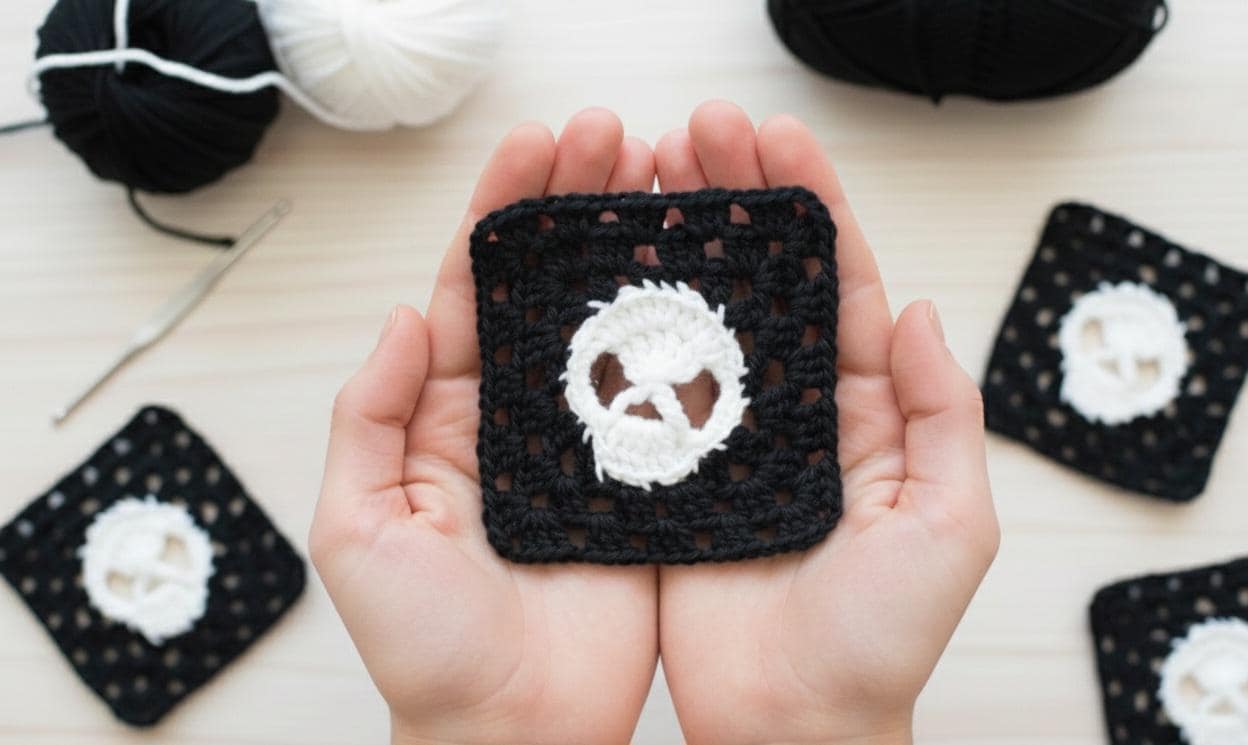 Skull Granny Square Crochet Pattern, Gothic Motif PDF