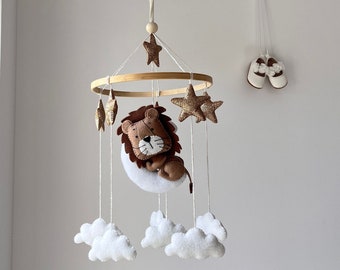 Löwe-Baby-Mobile, Safari-Krippen-Mobile, Löwe-König-Mobile, Mobile mit goldenen Sternen, Wolken-Mobile, Kinderzimmer-Filz-Mobile, Babyparty-Geschenk