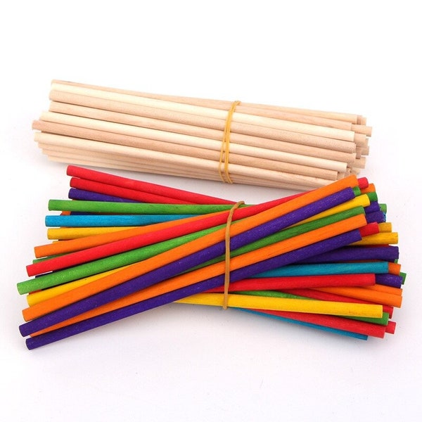 Bâtons ronds en bois 50 pièces, chevilles en bois uni/coloré, Mini bûches colorées de plusieurs tailles pour les enfants de la maternelle, artisanat de bricolage