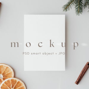 Maquette de carte de Noël 5x7, maquette de carte de voeux de Noël minimaliste, maquettes de cartes de vacances, maquettes de cartes d'hiver, objet intelligent PSD + JPG