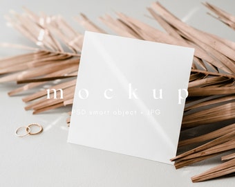 Mockup di invito quadrato 5x5, Mockup di carta bianca minimalista, Mockup di matrimonio o biglietto di auguri Boho moderno e semplice, oggetto intelligente PSD + JPG