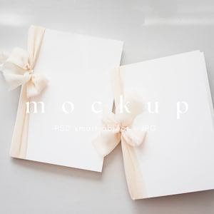 5 x 7 gevouwen kaart mockup, gevouwen bruiloft programma mockup, boekje mockup, minimalistische kaart mockup, uitnodiging mockup, bruiloft mock up stationair